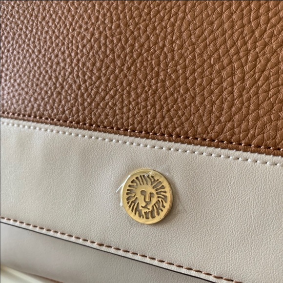 Anne Klein Status Link Oyster Crossbody NWT - Picture 7 of 9